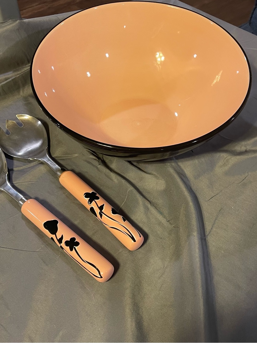 Mary Kay Pink and Black Floral Serving Bowl with Matching Salad Servers - Picture 2 of 7